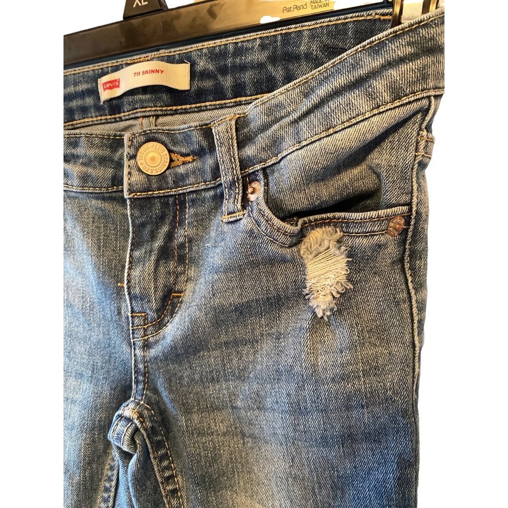 Levi’s - Picture 3 of 9
